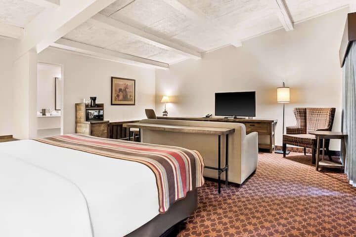Room 10 of 43
